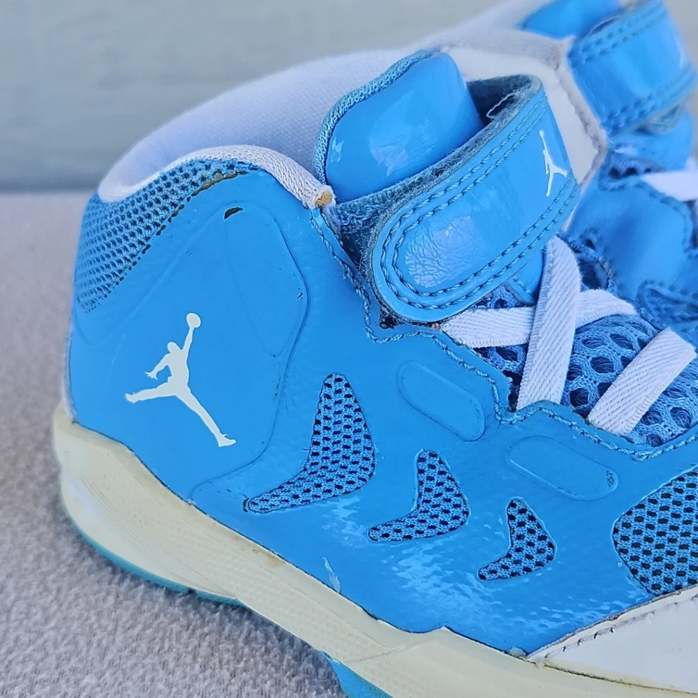 Nike Air Jordan Play In These 2 Toddler Size 6C Carolina Blue Hook & Loop